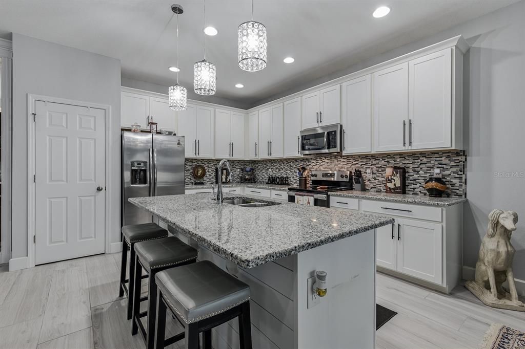 Active With Contract: $379,900 (3 beds, 2 baths, 1826 Square Feet)