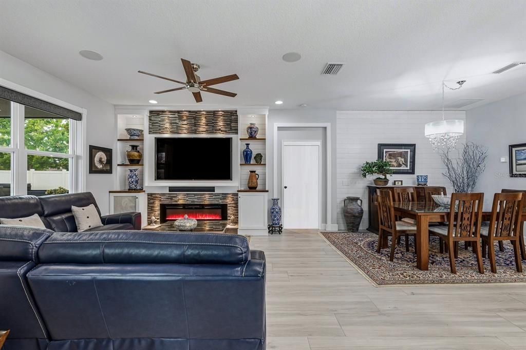 Active With Contract: $379,900 (3 beds, 2 baths, 1826 Square Feet)