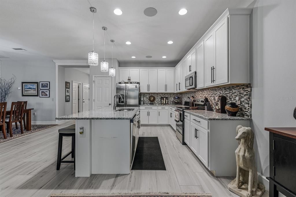 Active With Contract: $379,900 (3 beds, 2 baths, 1826 Square Feet)