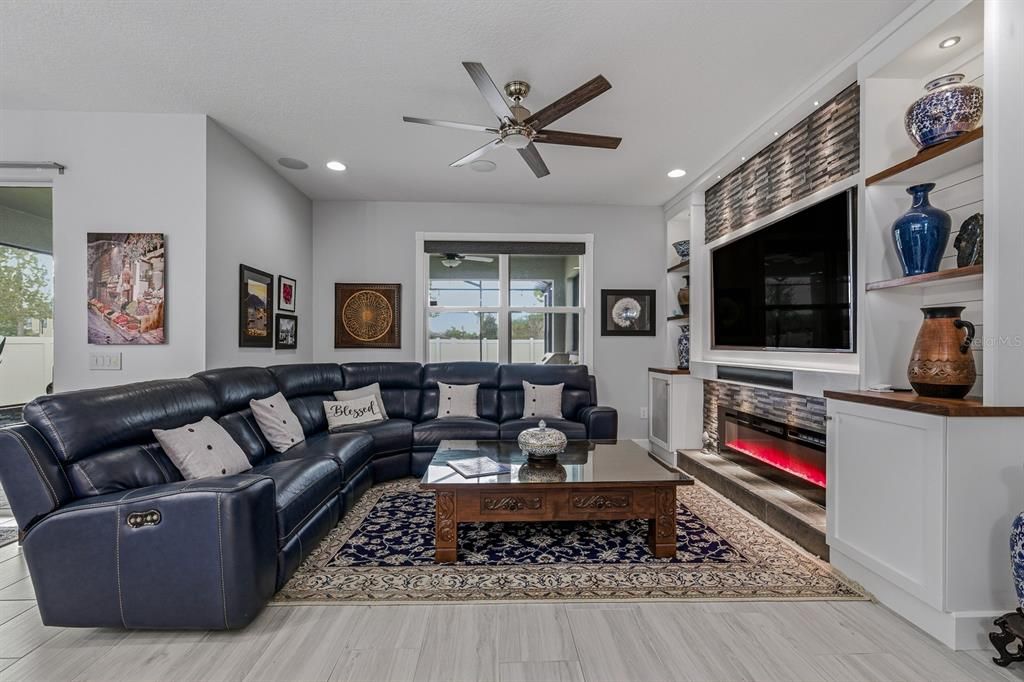 Active With Contract: $379,900 (3 beds, 2 baths, 1826 Square Feet)