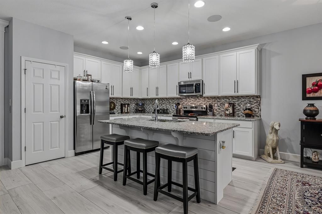 Active With Contract: $379,900 (3 beds, 2 baths, 1826 Square Feet)