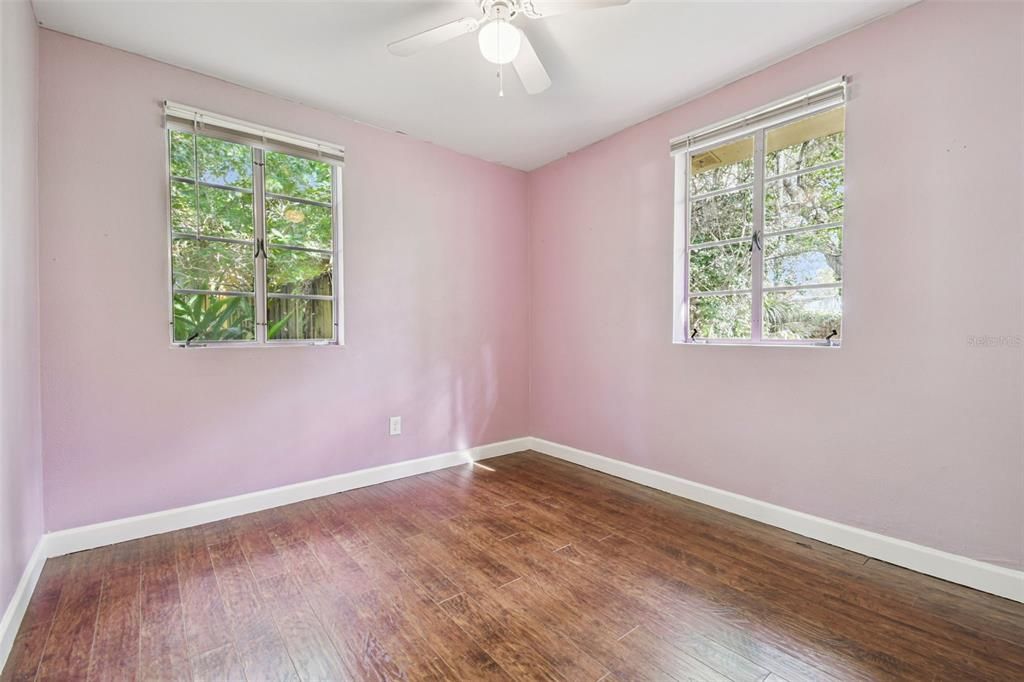 Под контрактом: $1,800 (2 спален, 1 ванн, 1093 Квадратных фут)