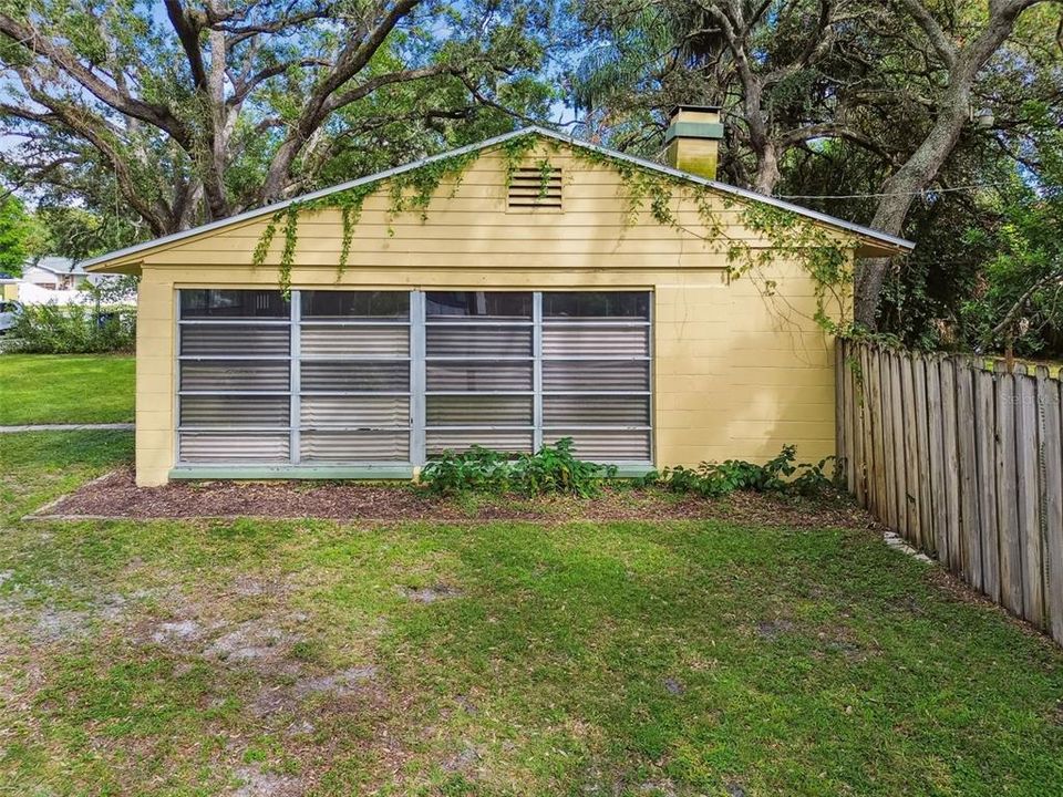 Под контрактом: $1,800 (2 спален, 1 ванн, 1093 Квадратных фут)