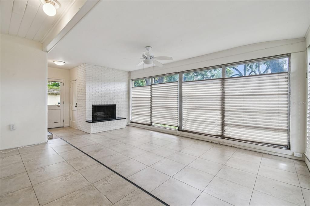 Под контрактом: $1,800 (2 спален, 1 ванн, 1093 Квадратных фут)