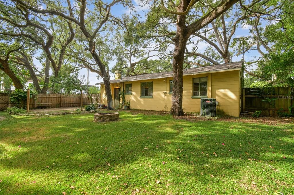 Под контрактом: $1,800 (2 спален, 1 ванн, 1093 Квадратных фут)