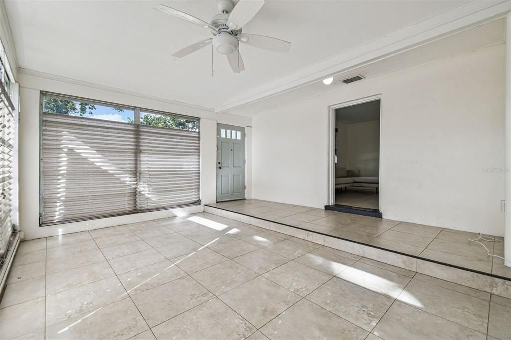 Под контрактом: $1,800 (2 спален, 1 ванн, 1093 Квадратных фут)