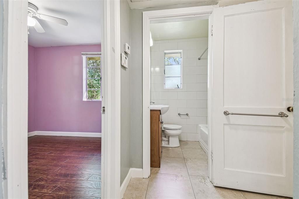 Под контрактом: $1,800 (2 спален, 1 ванн, 1093 Квадратных фут)