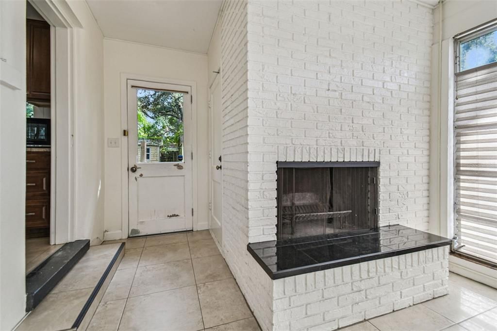 Под контрактом: $1,800 (2 спален, 1 ванн, 1093 Квадратных фут)