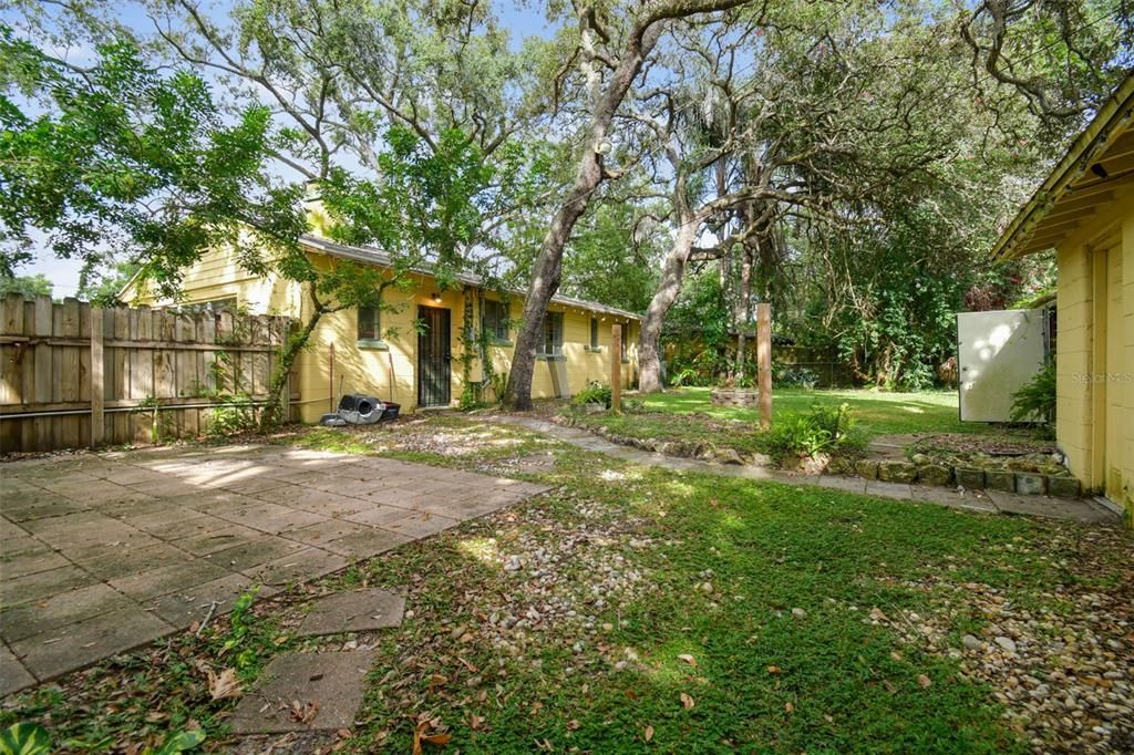 Под контрактом: $1,800 (2 спален, 1 ванн, 1093 Квадратных фут)