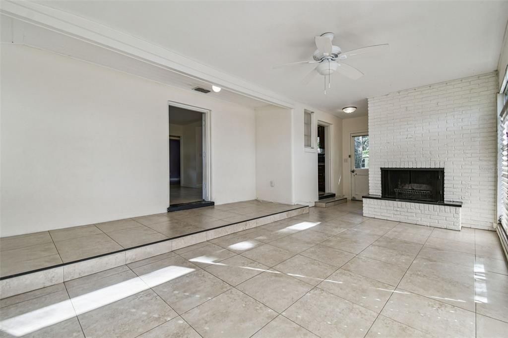 Под контрактом: $1,800 (2 спален, 1 ванн, 1093 Квадратных фут)