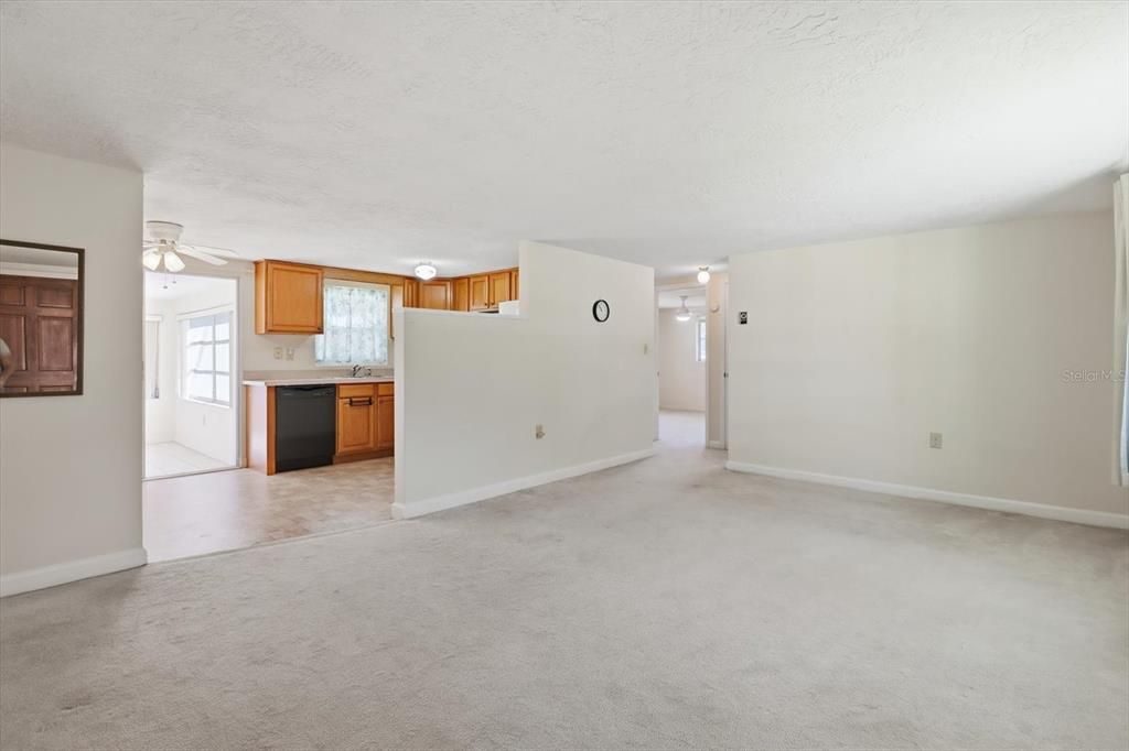 For Sale: $195,000 (3 beds, 2 baths, 1016 Square Feet)