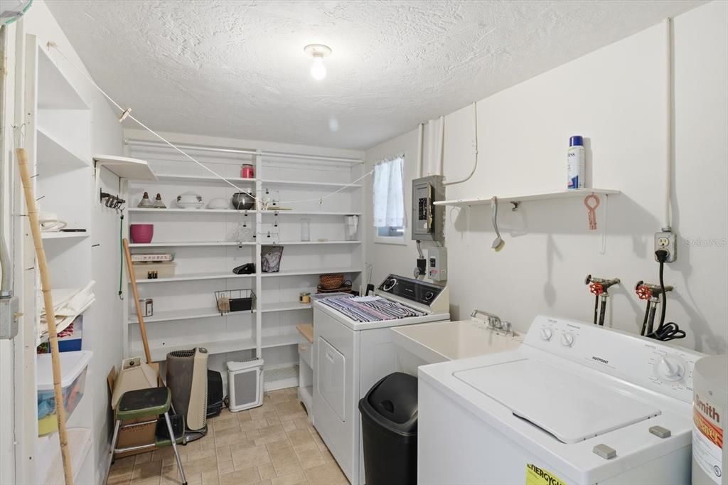 For Sale: $195,000 (3 beds, 2 baths, 1016 Square Feet)