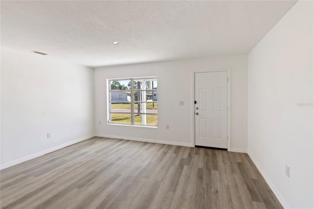 For Sale: $196,369 (3 beds, 2 baths, 1198 Square Feet)