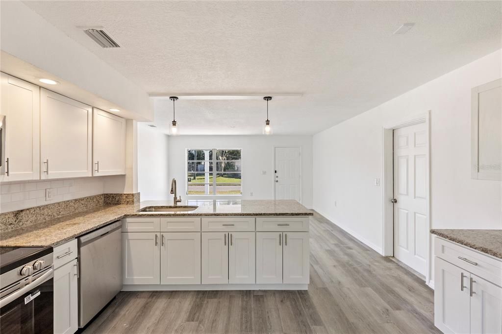 For Sale: $196,369 (3 beds, 2 baths, 1198 Square Feet)