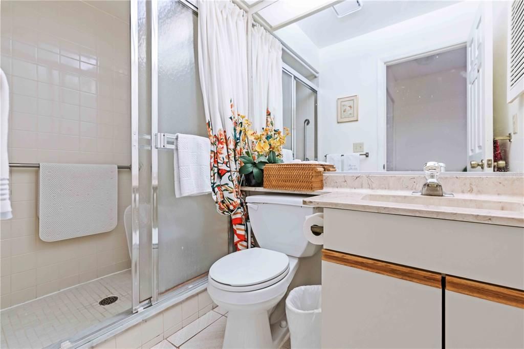 For Sale: $250,000 (2 beds, 2 baths, 1354 Square Feet)