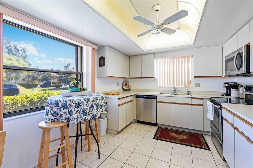 For Sale: $250,000 (2 beds, 2 baths, 1354 Square Feet)