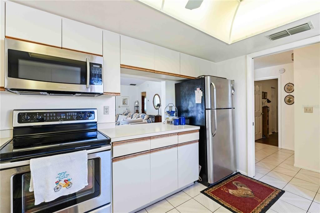 For Sale: $250,000 (2 beds, 2 baths, 1354 Square Feet)