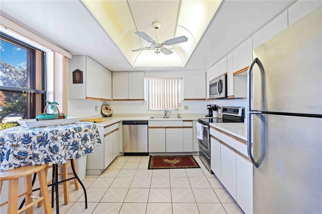 For Sale: $250,000 (2 beds, 2 baths, 1354 Square Feet)
