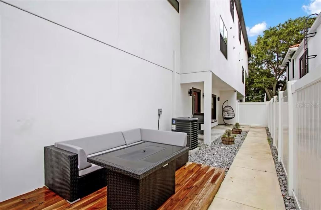 В аренду: $5,000 (3 спален, 2 ванн, 2490 Квадратных фут)