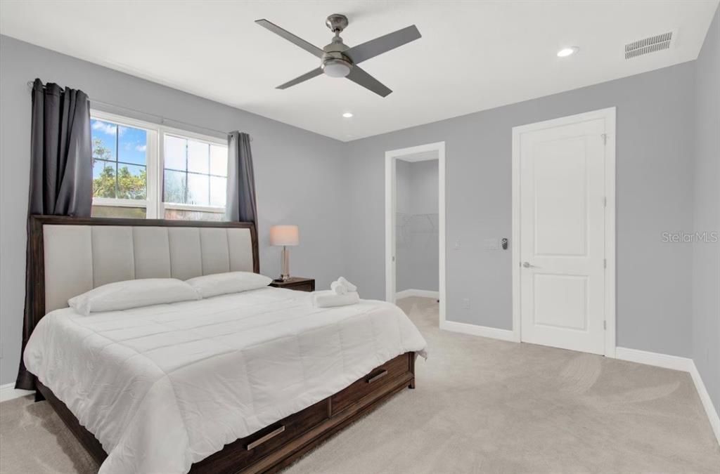 В аренду: $5,000 (3 спален, 2 ванн, 2490 Квадратных фут)