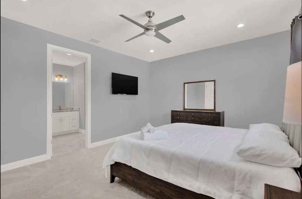 В аренду: $5,000 (3 спален, 2 ванн, 2490 Квадратных фут)