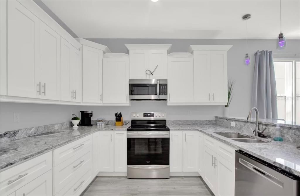 В аренду: $5,000 (3 спален, 2 ванн, 2490 Квадратных фут)