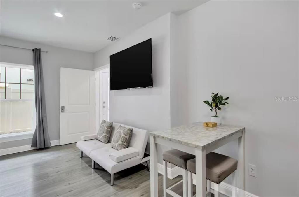 В аренду: $5,000 (3 спален, 2 ванн, 2490 Квадратных фут)