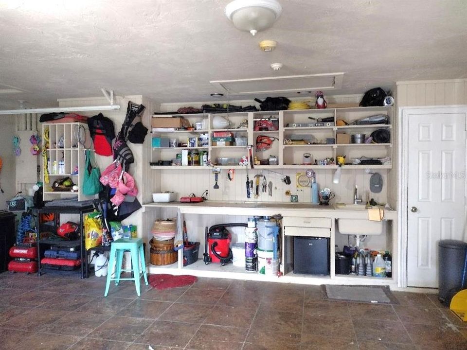 For Sale: $389,900 (3 beds, 3 baths, 2713 Square Feet)