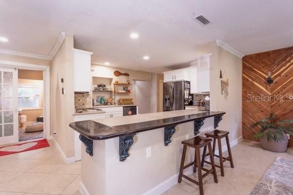 For Sale: $389,900 (3 beds, 3 baths, 2713 Square Feet)