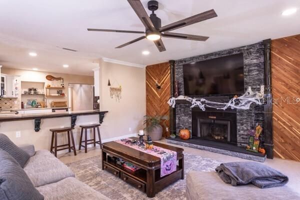 For Sale: $389,900 (3 beds, 3 baths, 2713 Square Feet)