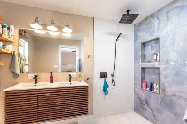 For Sale: $389,900 (3 beds, 3 baths, 2713 Square Feet)