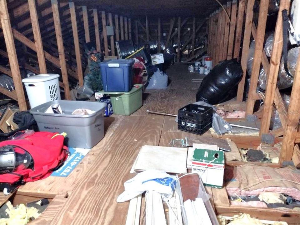 For Sale: $389,900 (3 beds, 3 baths, 2713 Square Feet)