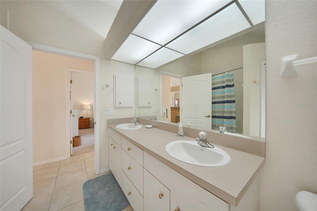 На продажу: $535,000 (3 спален, 2 ванн, 2131 Квадратных фут)