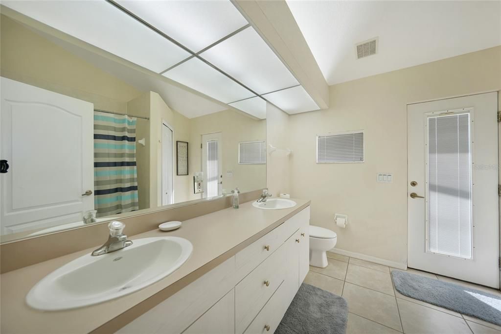 На продажу: $535,000 (3 спален, 2 ванн, 2131 Квадратных фут)