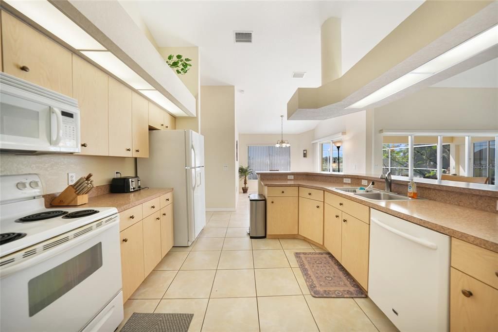 На продажу: $535,000 (3 спален, 2 ванн, 2131 Квадратных фут)