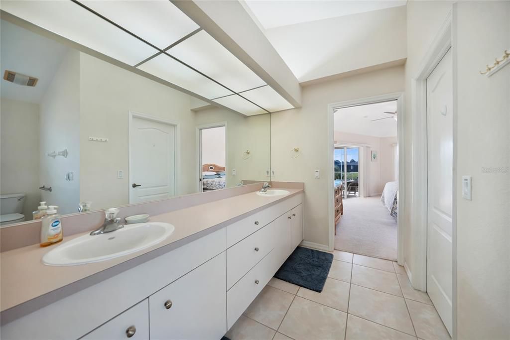 На продажу: $535,000 (3 спален, 2 ванн, 2131 Квадратных фут)