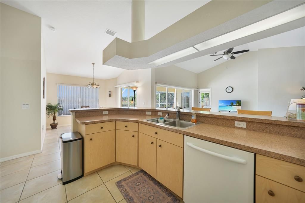 На продажу: $535,000 (3 спален, 2 ванн, 2131 Квадратных фут)