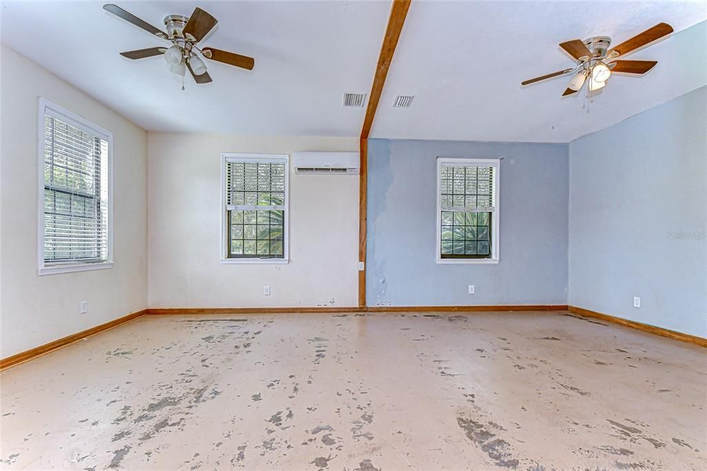 For Sale: $599,000 (3 beds, 2 baths, 2558 Square Feet)