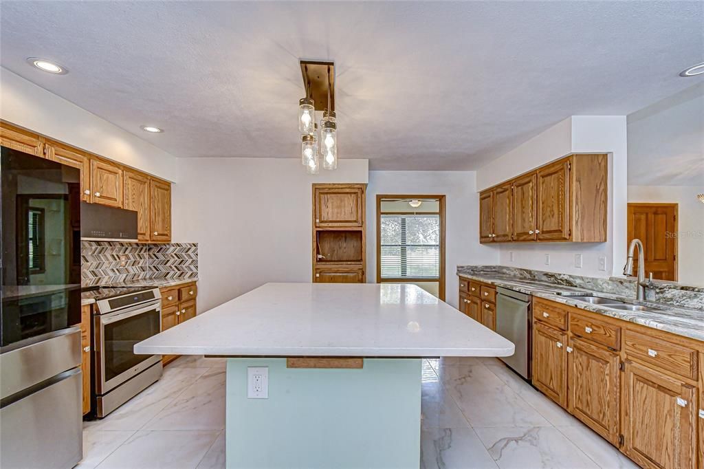 For Sale: $599,000 (3 beds, 2 baths, 2558 Square Feet)