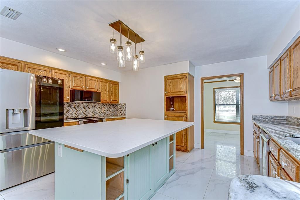 For Sale: $599,000 (3 beds, 2 baths, 2558 Square Feet)