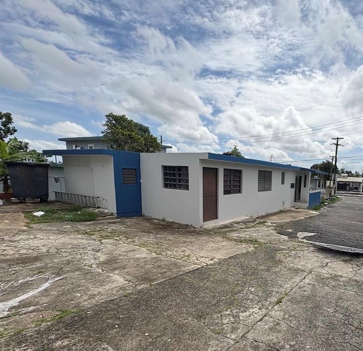 待售: $250,000 (6 贝兹, 0 浴室, 2900 平方英尺)