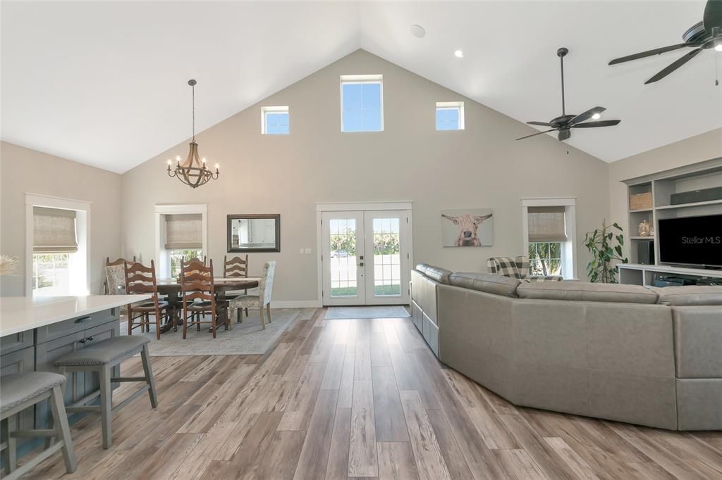 Activo con contrato: $875,000 (3 camas, 2 baños, 2405 Pies cuadrados)