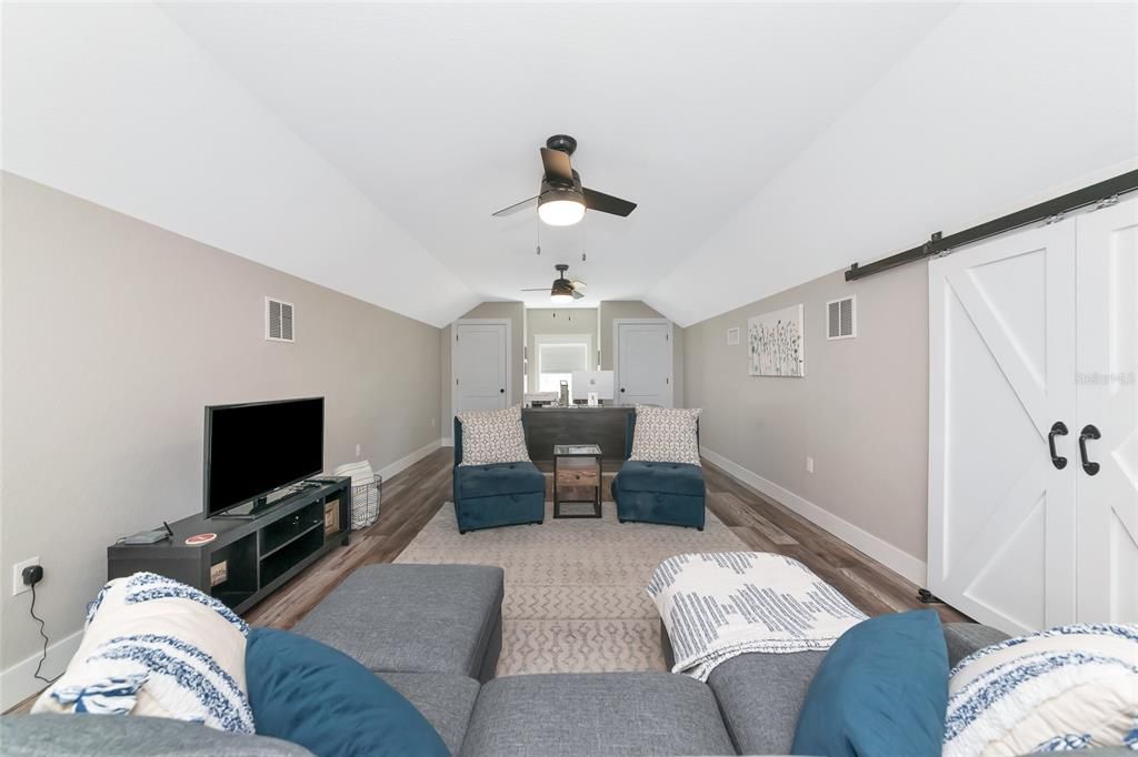 Activo con contrato: $875,000 (3 camas, 2 baños, 2405 Pies cuadrados)