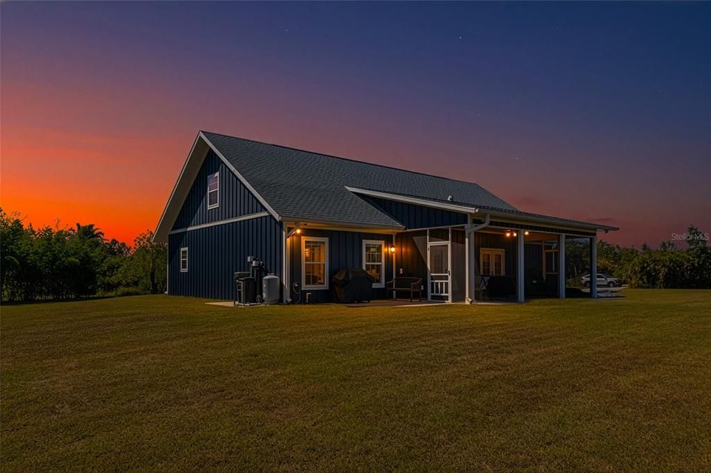 Activo con contrato: $875,000 (3 camas, 2 baños, 2405 Pies cuadrados)