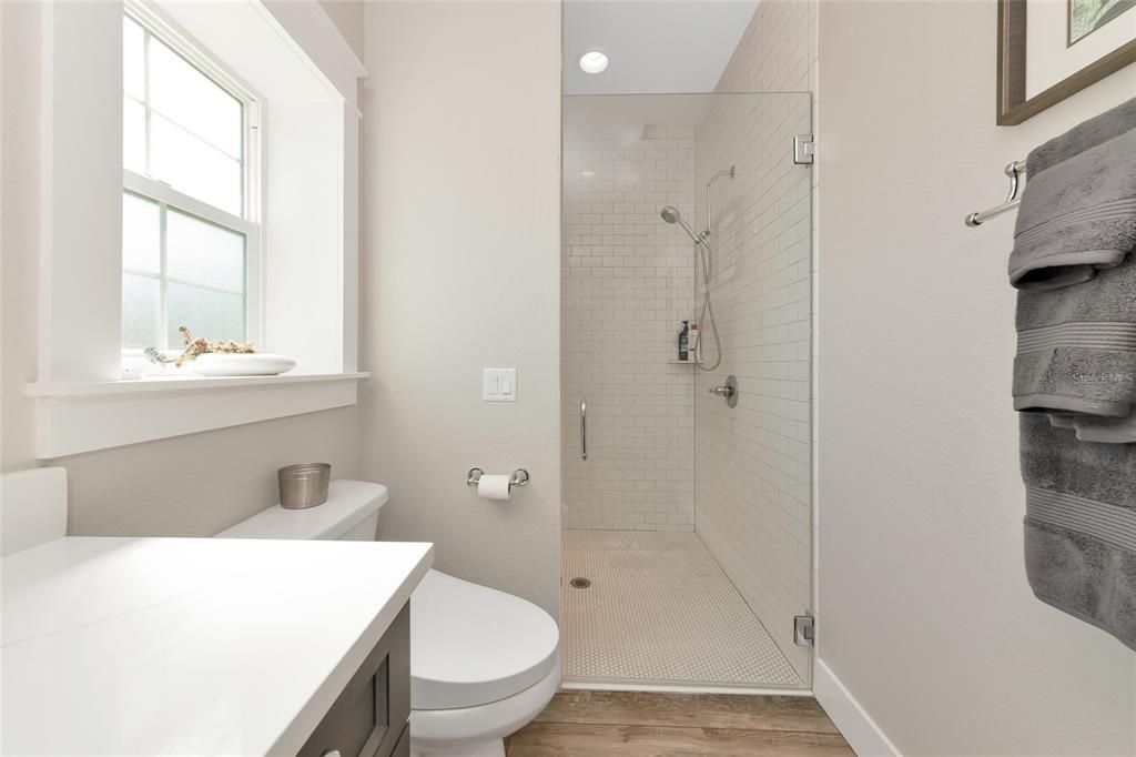 Activo con contrato: $875,000 (3 camas, 2 baños, 2405 Pies cuadrados)