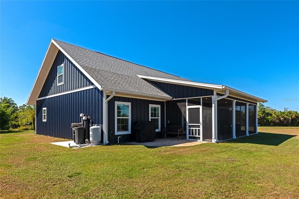 Activo con contrato: $875,000 (3 camas, 2 baños, 2405 Pies cuadrados)