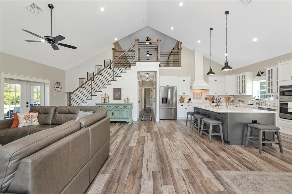 Activo con contrato: $875,000 (3 camas, 2 baños, 2405 Pies cuadrados)