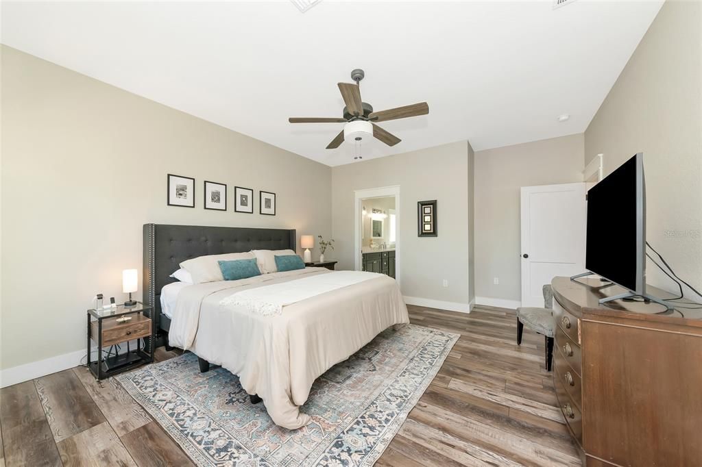 Activo con contrato: $875,000 (3 camas, 2 baños, 2405 Pies cuadrados)