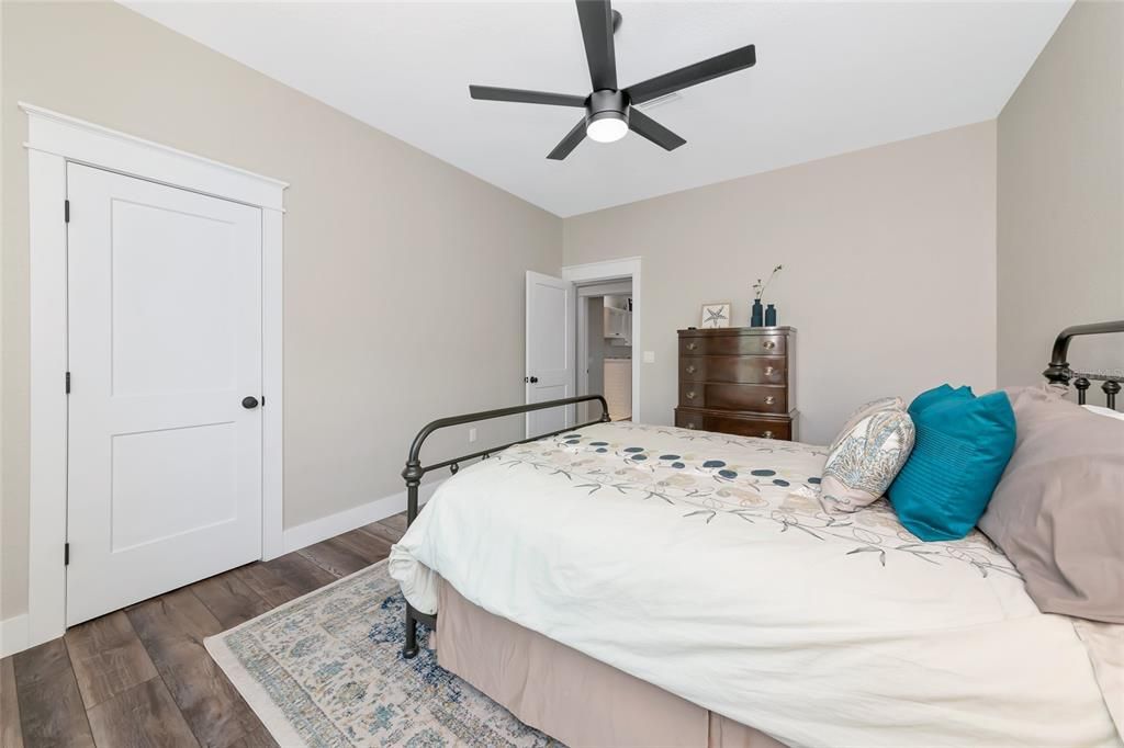 Activo con contrato: $875,000 (3 camas, 2 baños, 2405 Pies cuadrados)