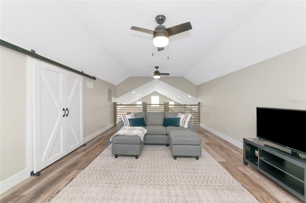 Activo con contrato: $875,000 (3 camas, 2 baños, 2405 Pies cuadrados)